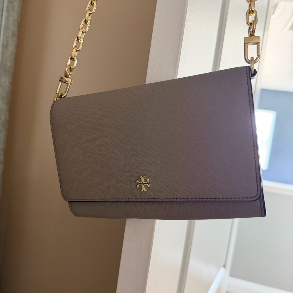 Tory Burch Elegant Gray Crossbody with Gold Chain